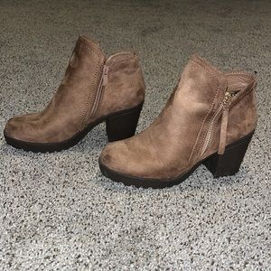 TOP Moda Taupe/Brown Ankle Booties Size 7.5